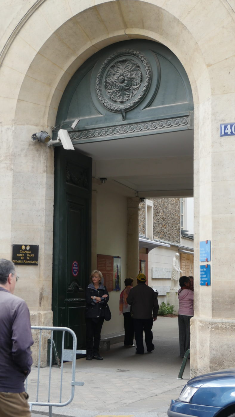 photo of the front of Our Lady of the Miraculous Medal (aka Rue de Bac) the name of the street where the apparitions took place