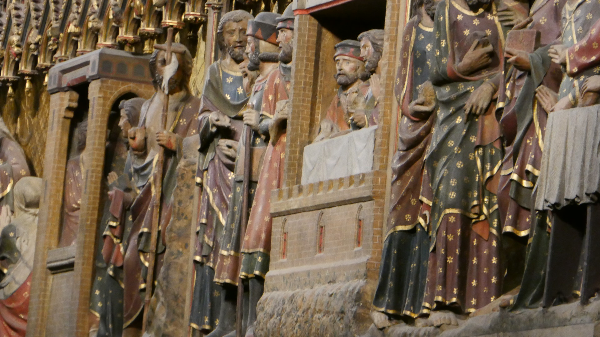 Photo of A different close up view of a scene in the Life of Jesus on one of the 2 giant wooden carvings