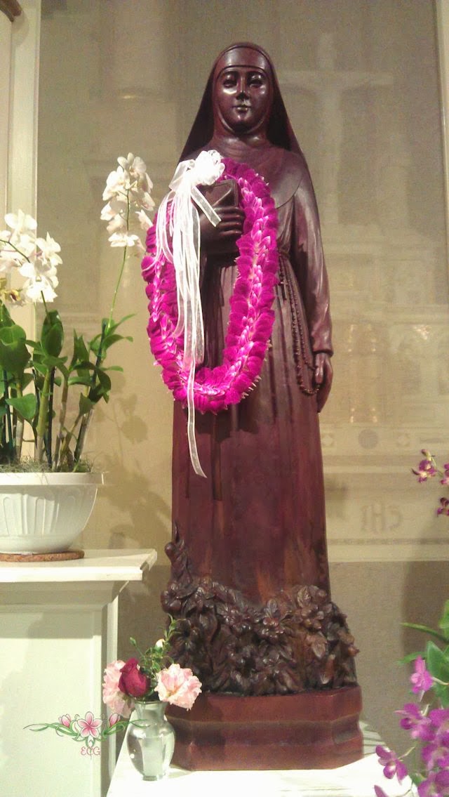 Photo of wooden statue of St Marianne Cope
