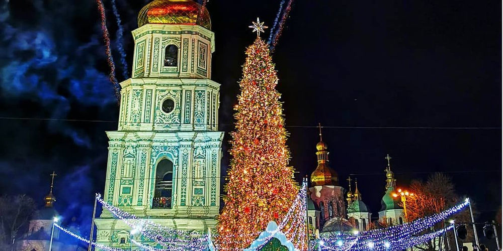 A Ukraine church with Christmas tree 2021